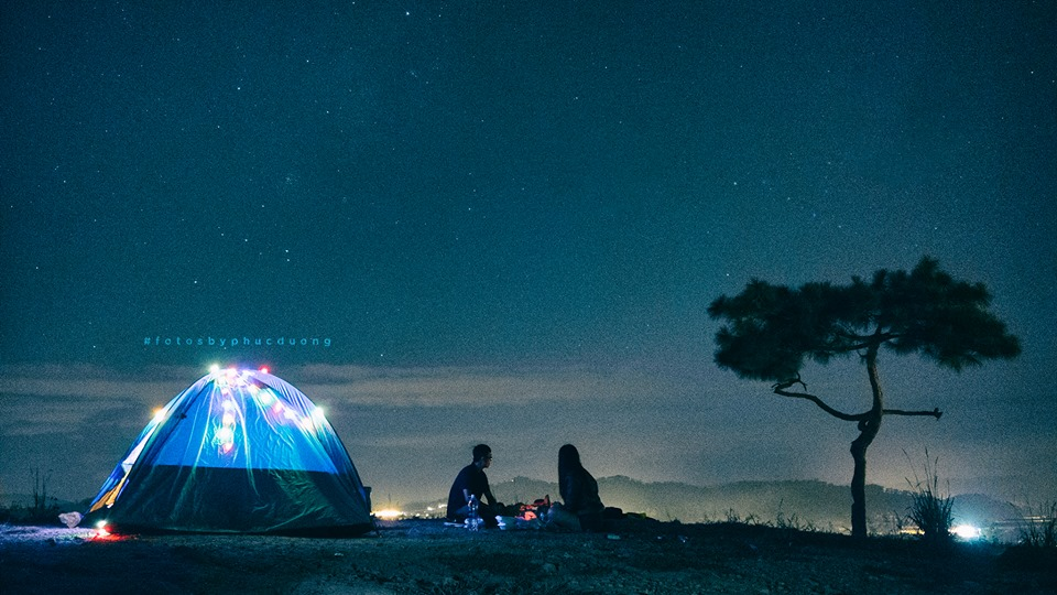 trải nghiệm cắm trại đêm ở đồi đa phú